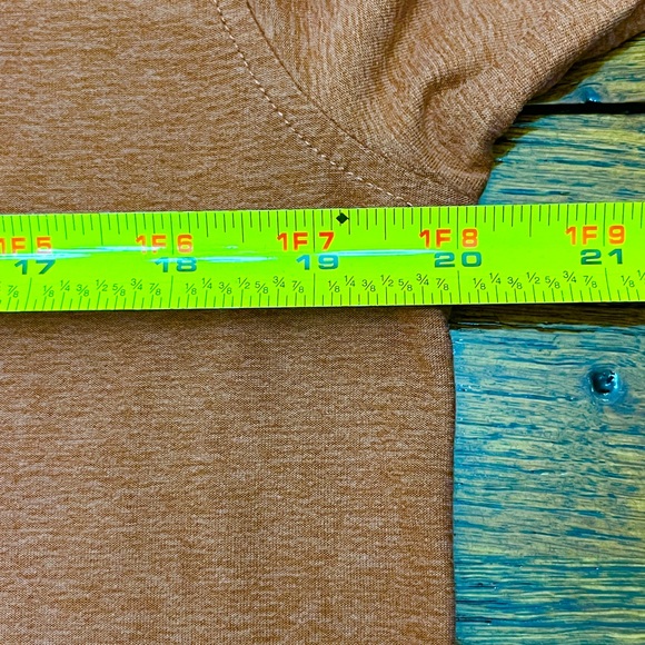 LIKE NEW Vuori Current Tech Short Sleeve Crew Tee - Picture 4 of 5